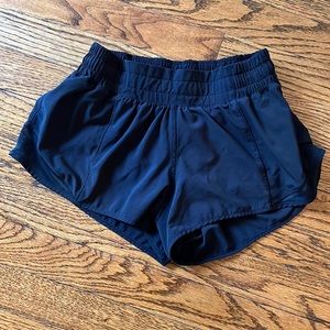 Lululemon Hotty Hot shorts 2.5 in